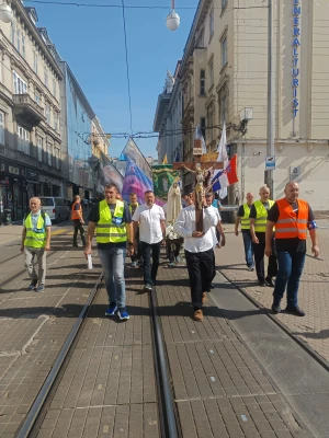 FOTO/VIDEO Molitva krunice i čin zadovoljštine za oskvrnuće Gospina kipa u sklopu pet prvih subota