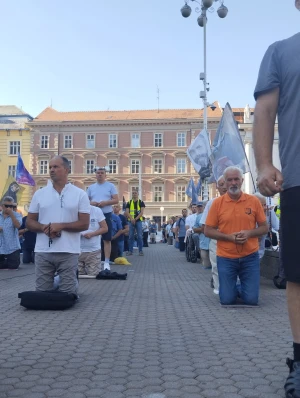 FOTO/VIDEO Održana rujanska javna molitva krunice u Zagrebu