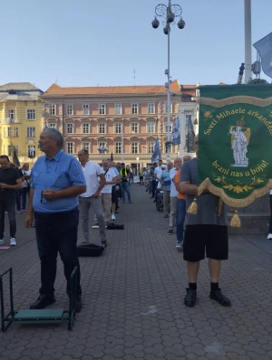 FOTO/VIDEO Održana rujanska javna molitva krunice u Zagrebu