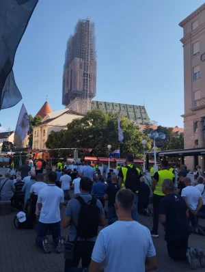 FOTO/VIDEO Održana rujanska javna molitva krunice u Zagrebu