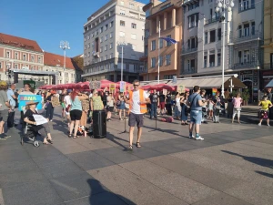 FOTO/VIDEO Održana rujanska javna molitva krunice u Zagrebu