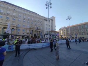 FOTO/VIDEO Održana rujanska javna molitva krunice u Zagrebu