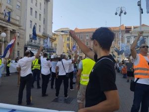 FOTO/VIDEO Održana rujanska javna molitva krunice u Zagrebu