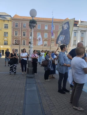FOTO/VIDEO Održana rujanska javna molitva krunice u Zagrebu