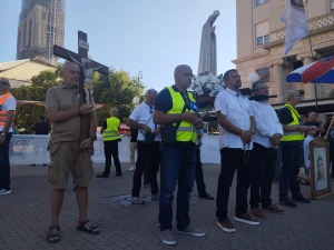 FOTO/VIDEO Održana rujanska javna molitva krunice u Zagrebu