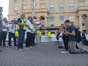 FOTO/VIDEO Održana rujanska javna molitva krunice u Zagrebu