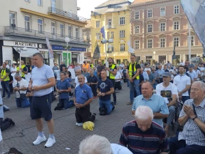 FOTO/VIDEO Održana rujanska javna molitva krunice u Zagrebu