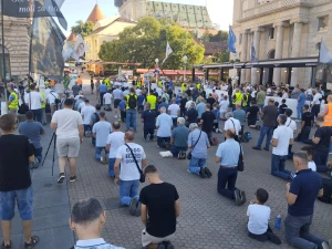 FOTO/VIDEO Održana rujanska javna molitva krunice u Zagrebu