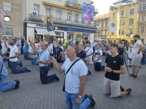 FOTO/VIDEO Održana rujanska javna molitva krunice u Zagrebu