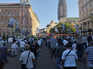 FOTO/VIDEO Održana rujanska javna molitva krunice u Zagrebu