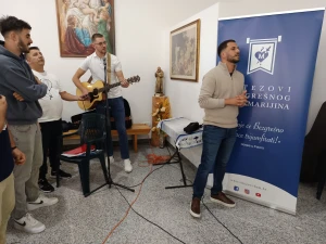 Kardinal Puljić posvetio preko 200 muškaraca Bezgrešnom Srcu Marijinu