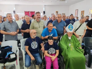 Kardinal Puljić posvetio preko 200 muškaraca Bezgrešnom Srcu Marijinu