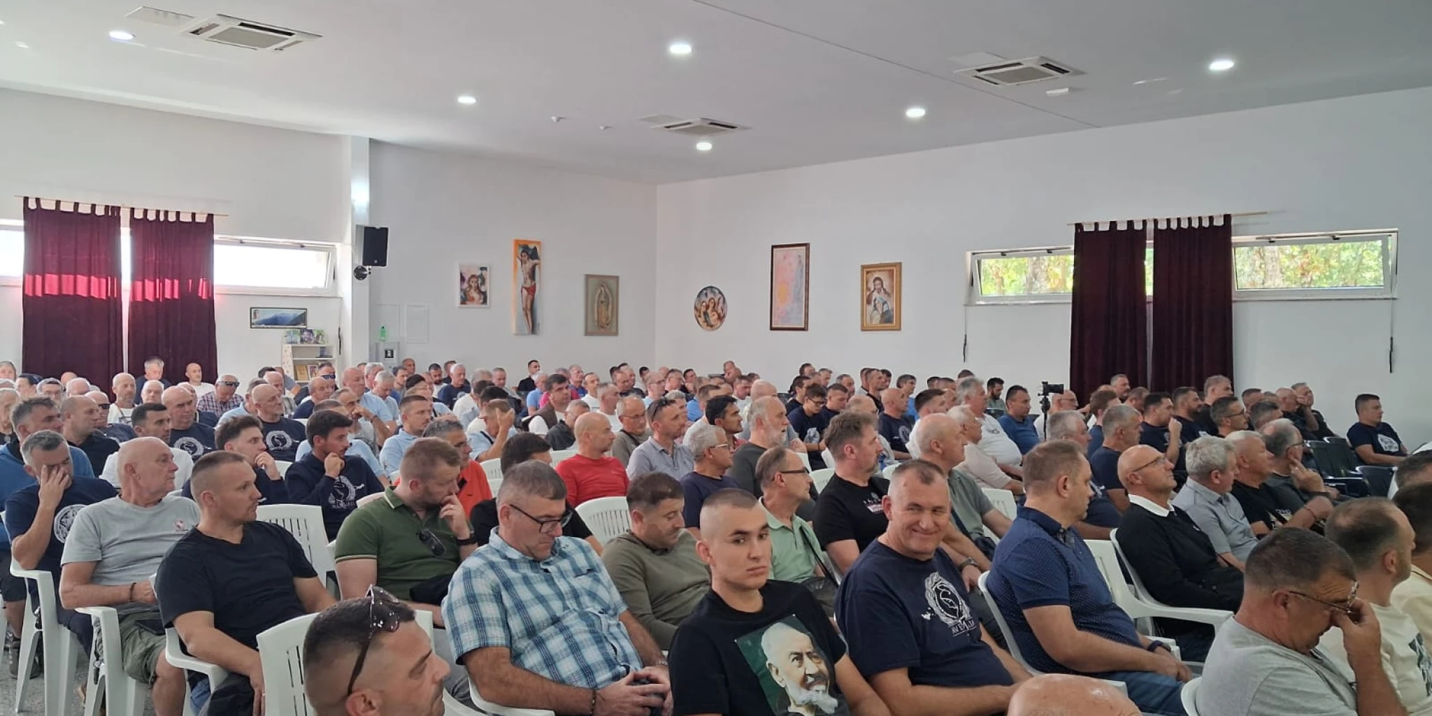 Kardinal Puljić posvetio preko 200 muškaraca Bezgrešnom Srcu Marijinu