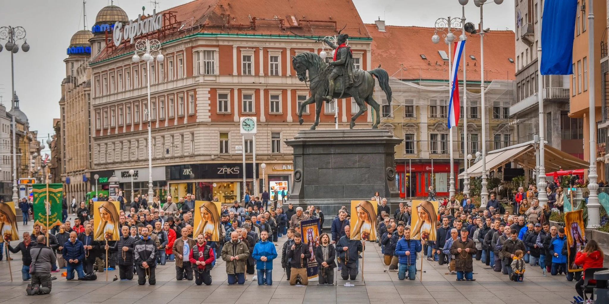 MIT Javna molitva krunice čin je prosvjeda