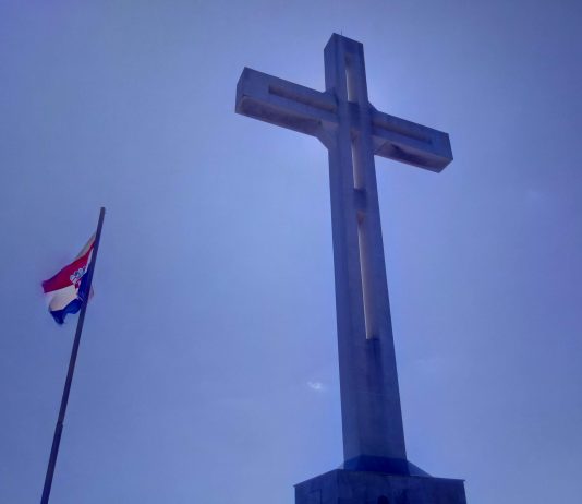 (Po) ljubi zemlju po kojoj hodaš