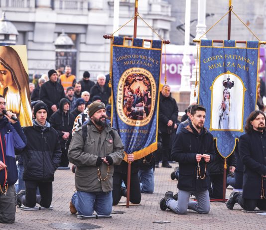 Što javna molitva krunice jest, a što ona nije