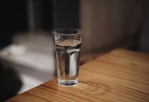 Koliko je teška čaša vode?