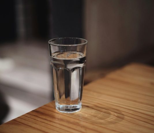 Koliko je teška čaša vode?