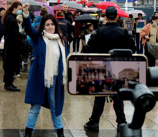 DEMANTI NA NU2: Mi molitvom ne širimo mizogine stavove, dok Vaša gošća zasigurno širi mržnju prema muškarcima