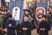 I ove prve subote muškarci mole krunicu