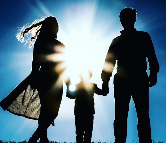 Ovoj je obitelji gotovo onemogućeno posvojenje djece i to zbog – njihove vjere!