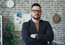 CHAT GPT SLAŽE SE S NAMA: Pravi ‘lider’ služi, a ne vlada