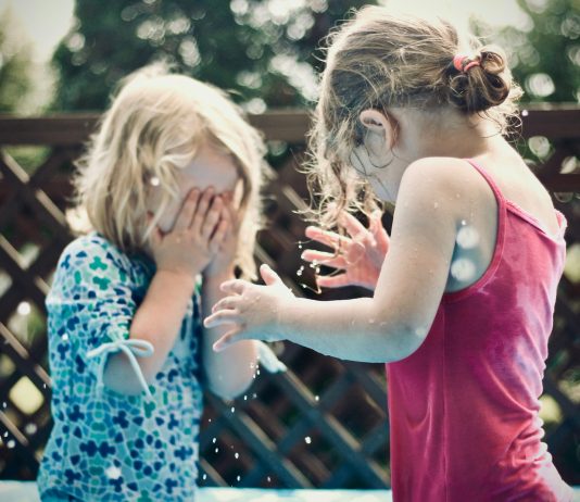 Najčešće greške koje roditelji čine kad se djeca svađaju