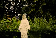 Kako je sedam Marijinih žalosti povezano s njezinim Bezgrešnim Srcem i kako je nastala pobožnost