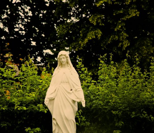 Kako je sedam Marijinih žalosti povezano s njezinim Bezgrešnim Srcem i kako je nastala pobožnost
