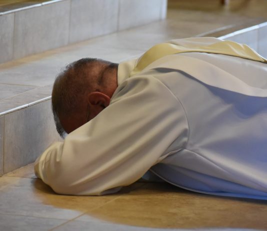Prostracija kao oblik molitve: Što je o tome rekao sv. Dominik
