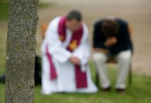 SVEĆENIK ODGOVARA Priječi li grešno stanje svećenika valjanu ispovijed?