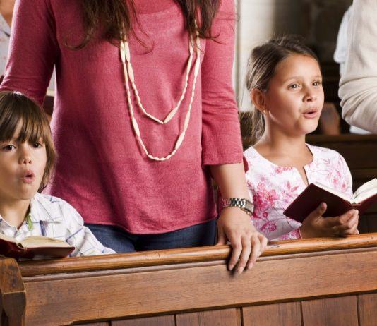 ZA RODITELJE Kako preživjeti misu s malenom djecom