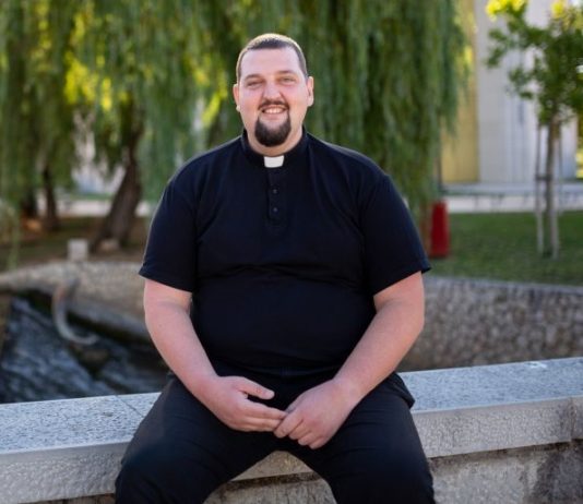 DON ROKO KAŠTELAN ZA MUŽEVNI BUDITE: „Bog te ljubi, šta ti nije jasno?“