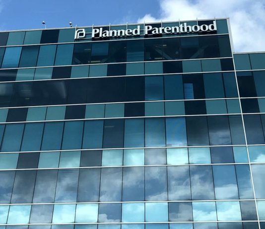 KONAČNO Zatvara se pet centara najveće klinike za pobačaje u SAD-u