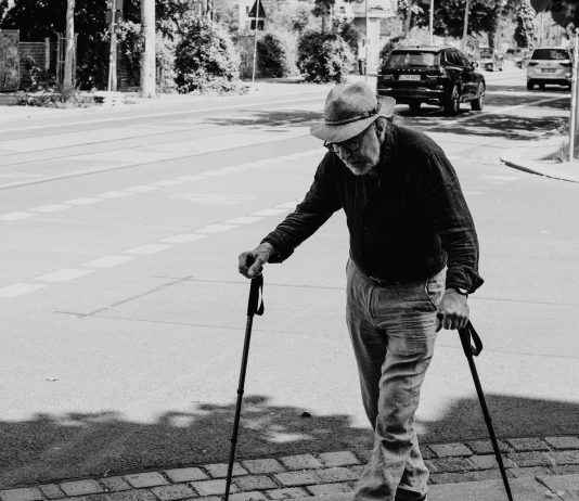 Pitali su jednog starca…