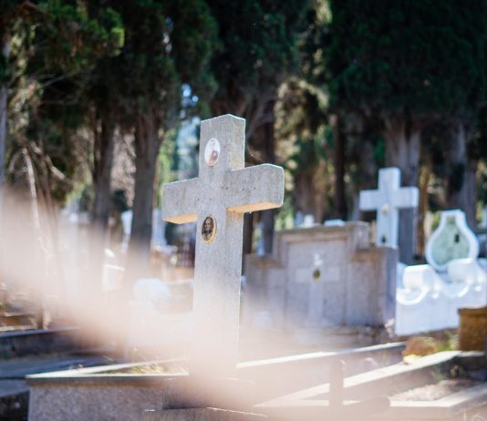 SVEĆENIK ODGOVARA Luta li duša pokojnika 40 dana nakon smrti?