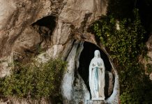 Lurdsko svetište želi da se njegova procesija sa svijećama uvrsti na popis nematerijalne kulturne baštine Francuske