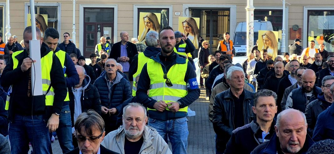 FOTO & VIDEO Održana još jedna milosna i dostojanstvena prva subota u mjesecu na Trgu