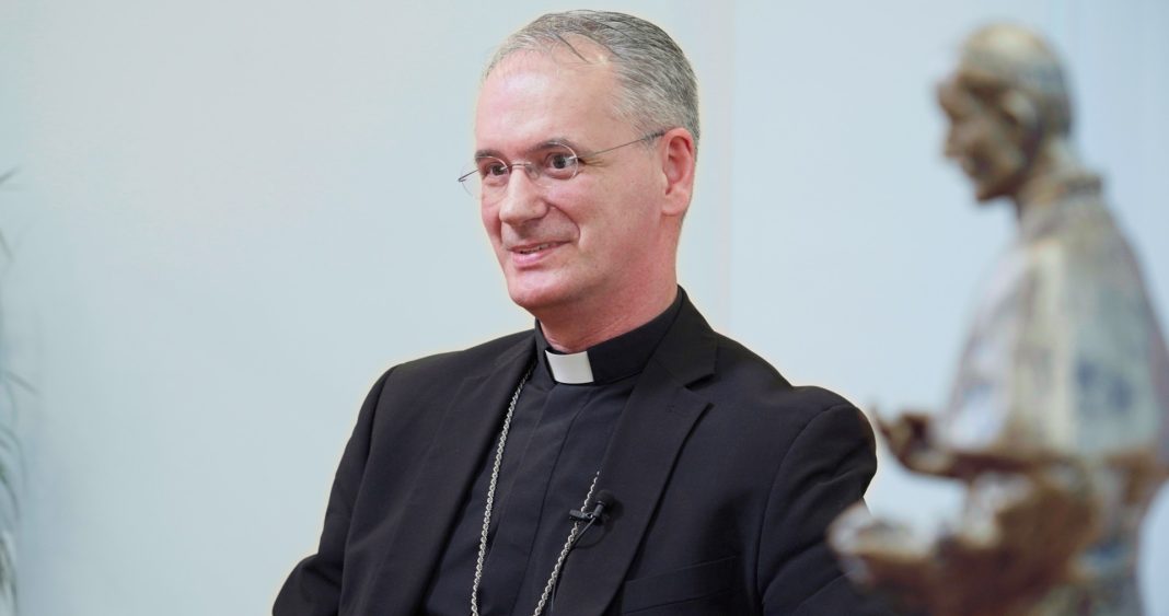 MOĆNA PROPOVIJED NADBISKUPA KUTLEŠE BOGOSLOVIMA: Bogoslovija nije hotel