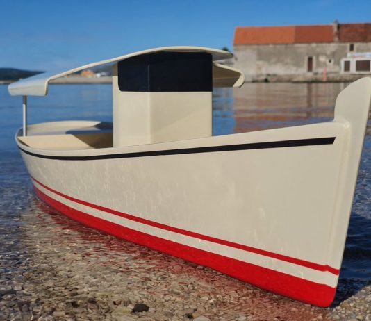 POTICAJNO Ovaj je poduzetnik napravio brod od reciklirane plastike