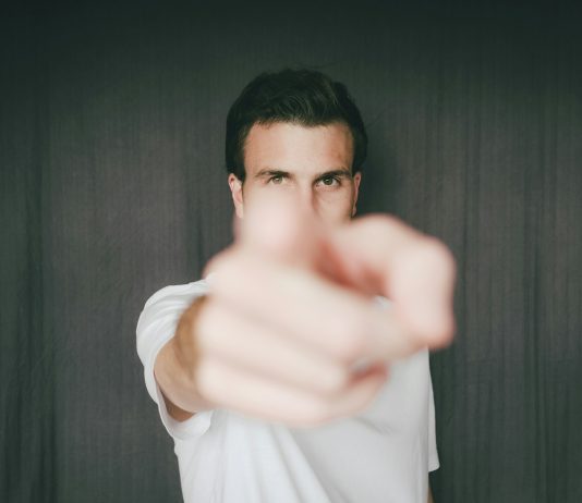 Što činiti kada netko proklinje?