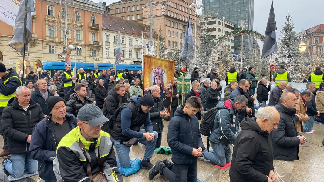 FOTO & VIDEO Održana posljednja ovogodišnja javna molitva krunice u Zagrebu