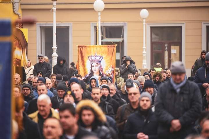 Ove prve subote muškarci mole krunicu na 29 lokacija diljem Lijepe Naše