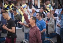 Ove prve subote muškarci mole krunicu na 30 lokacija diljem Lijepe Naše