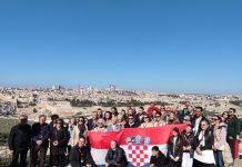 POGLEDAJTE U zemlji prve ljubavi