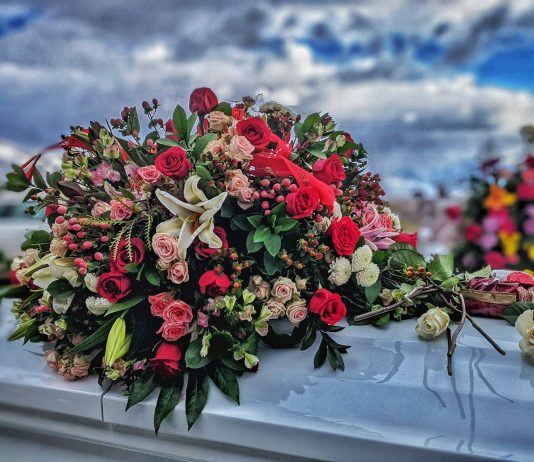 Svađamo se sa živima, a poklanjamo cvijeće mrtvima…