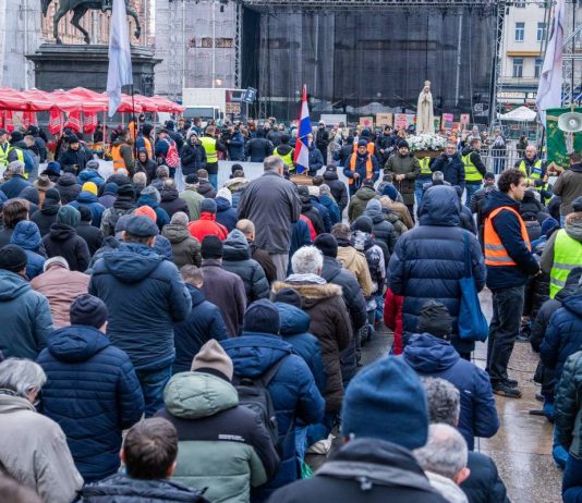 Darko Pavičić: Molitelji imaju nove nakane pa je vrijeme da ih prosvjednici puste na miru