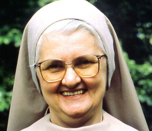 MAJKA ANGELICA Ljubav je odluka!