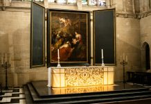 Studente šokirale eksplicitne scene u kapelici