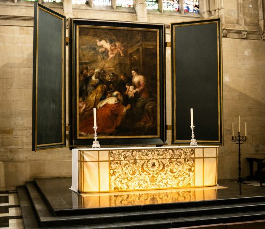 Studente šokirale eksplicitne scene u kapelici